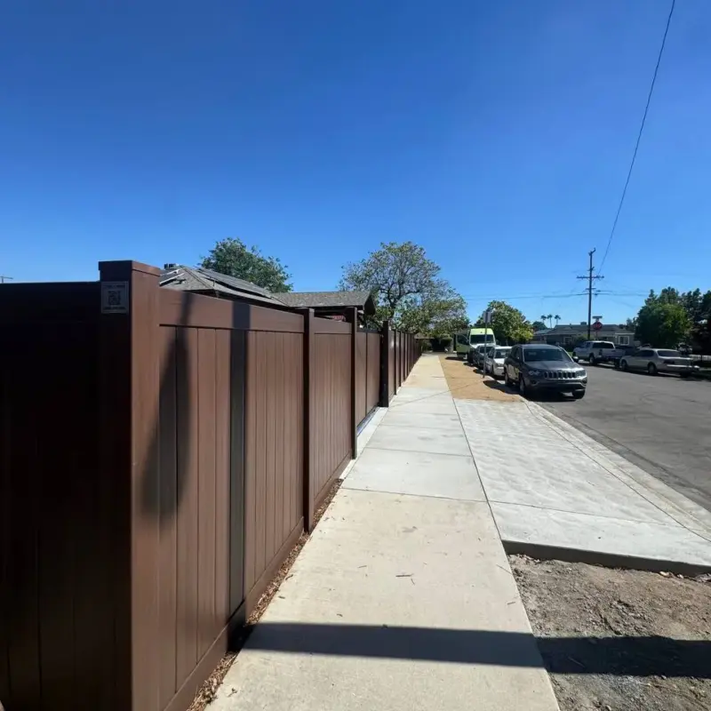 A 6Foot Dark Sequoia Vinyl Fence (4)