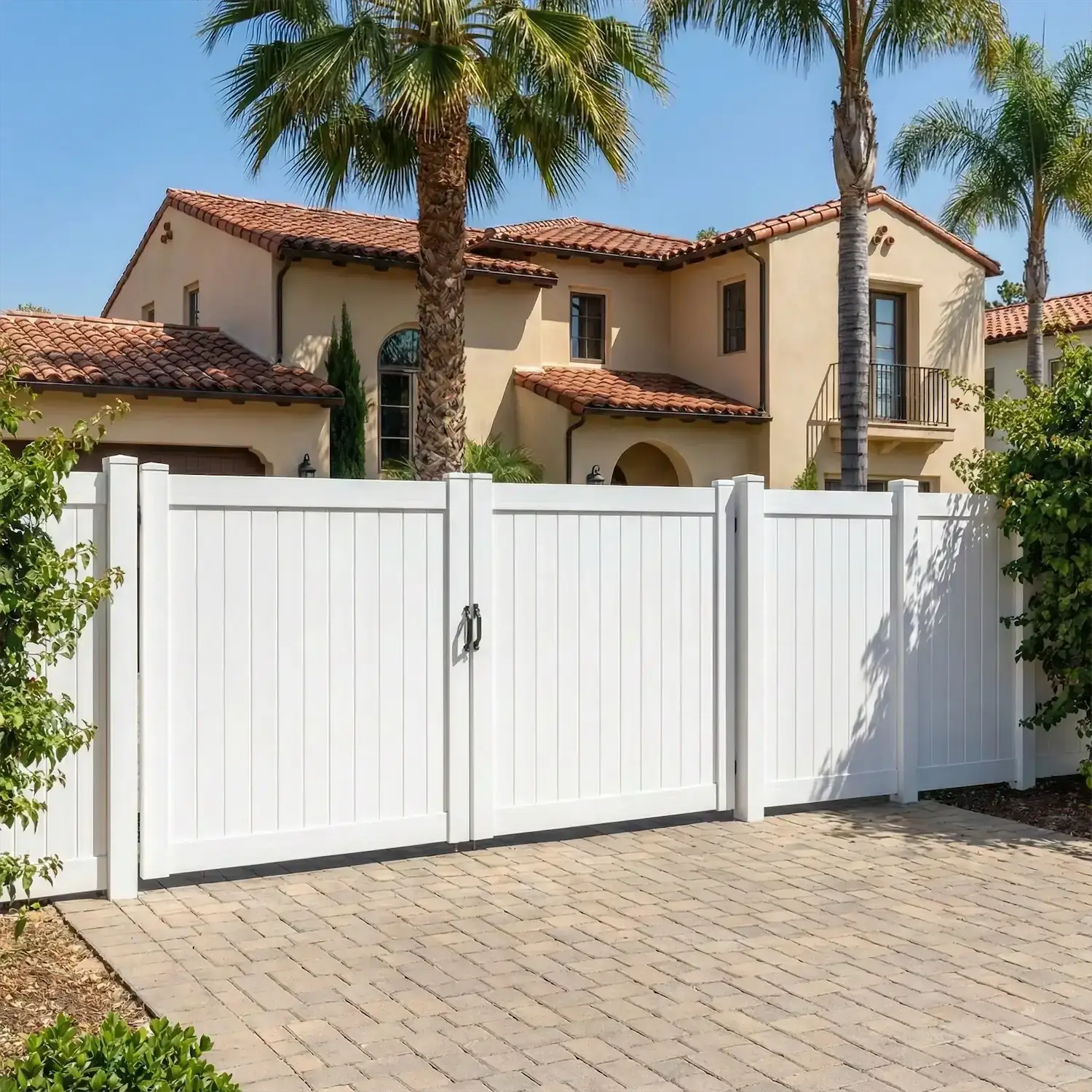 Vinyl Fence With Gates