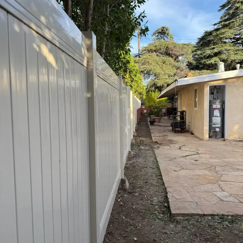 FullPrivacy Vinyl Fence With Wall Topper In Granada Hills, Ca (4)