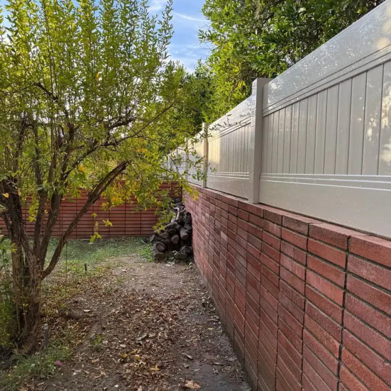FullPrivacy Vinyl Fence With Wall Topper In Granada Hills, Ca (6)