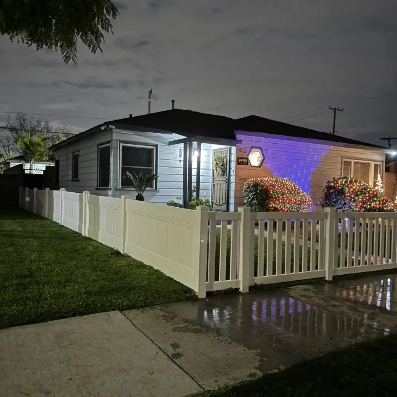 White Vinyl Privacy Fence With Closed Picket Top In Long Beach, Ca (2)