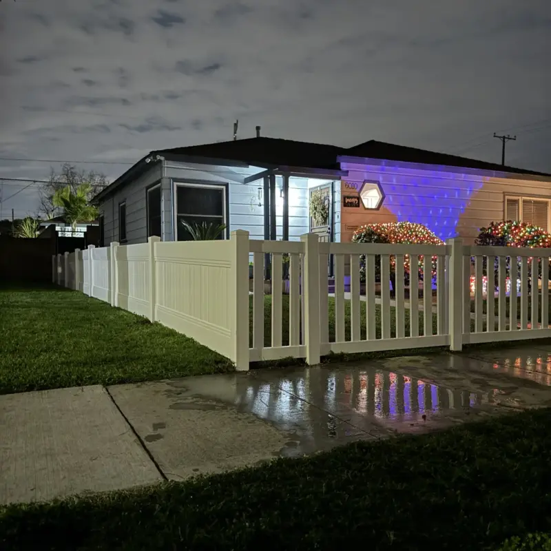 White Vinyl Privacy Fence With Closed Picket Top In Long Beach, Ca (3)
