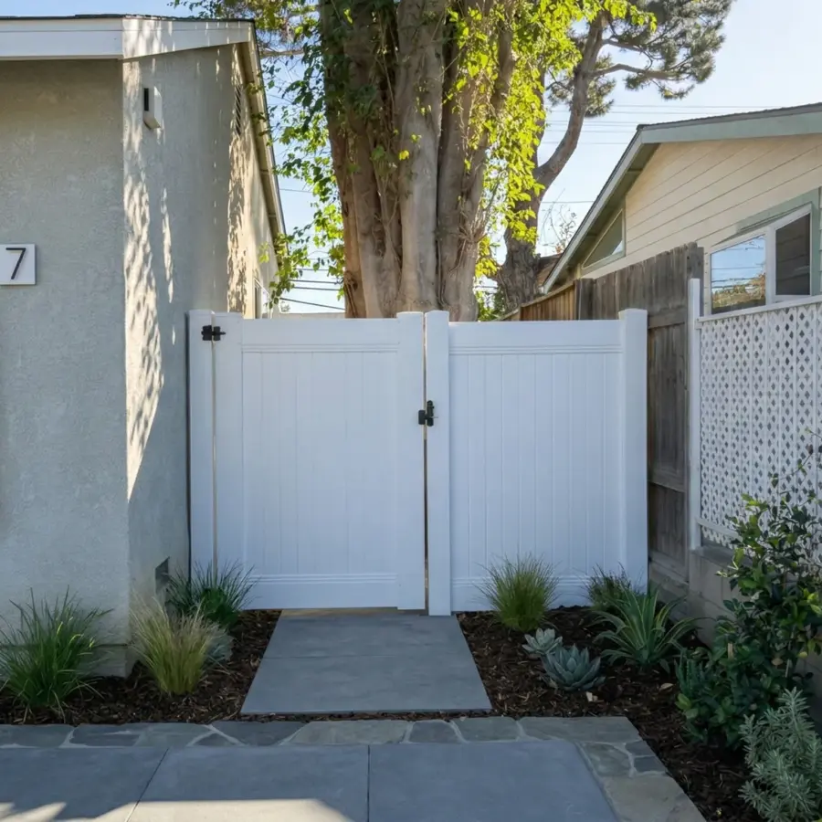 Vinyl Gate Installation In Granada Hills, Ca