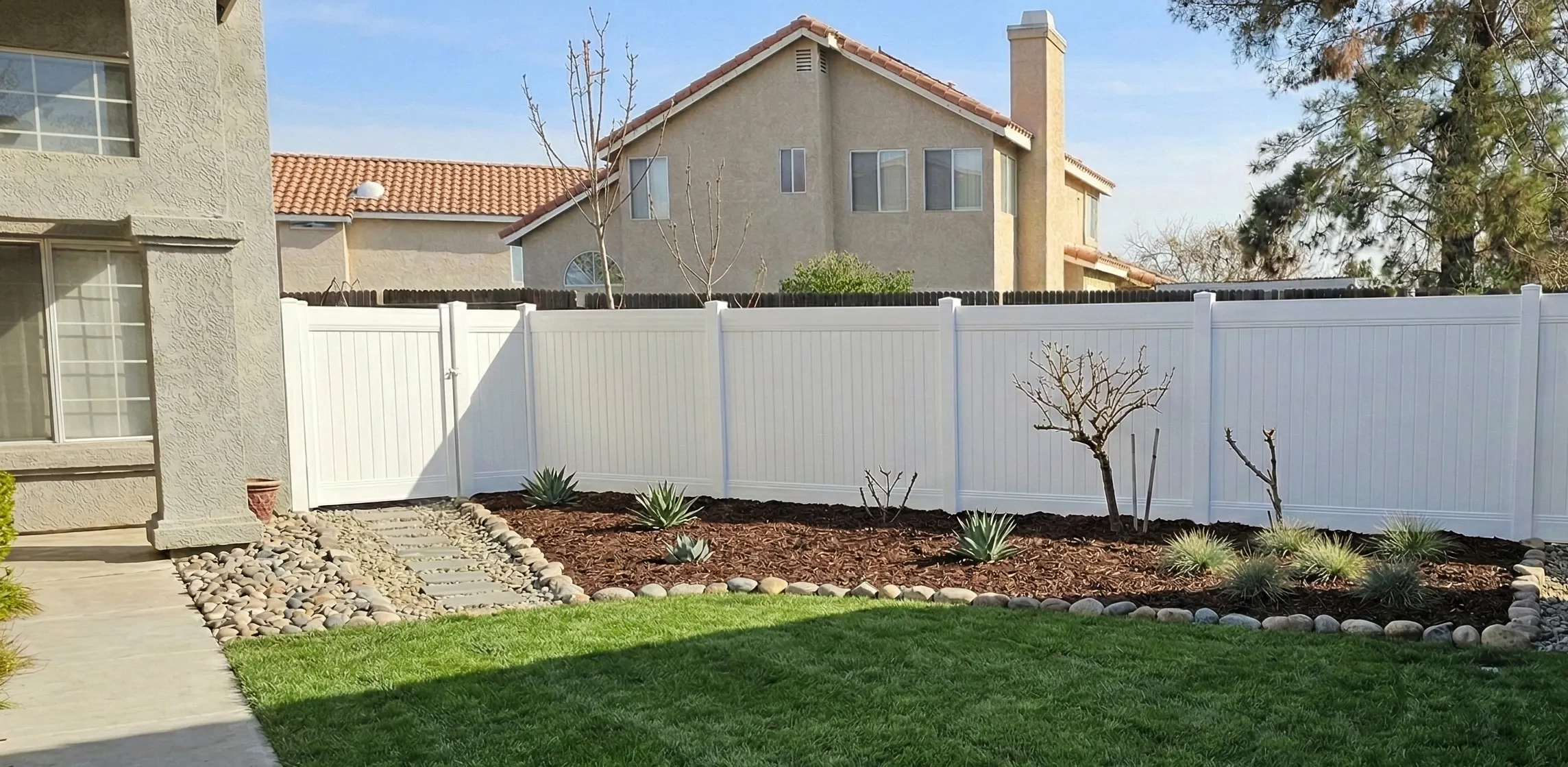 Vinyl Privacy Fence &Amp; Side Gate Installation In Lancaster, Ca