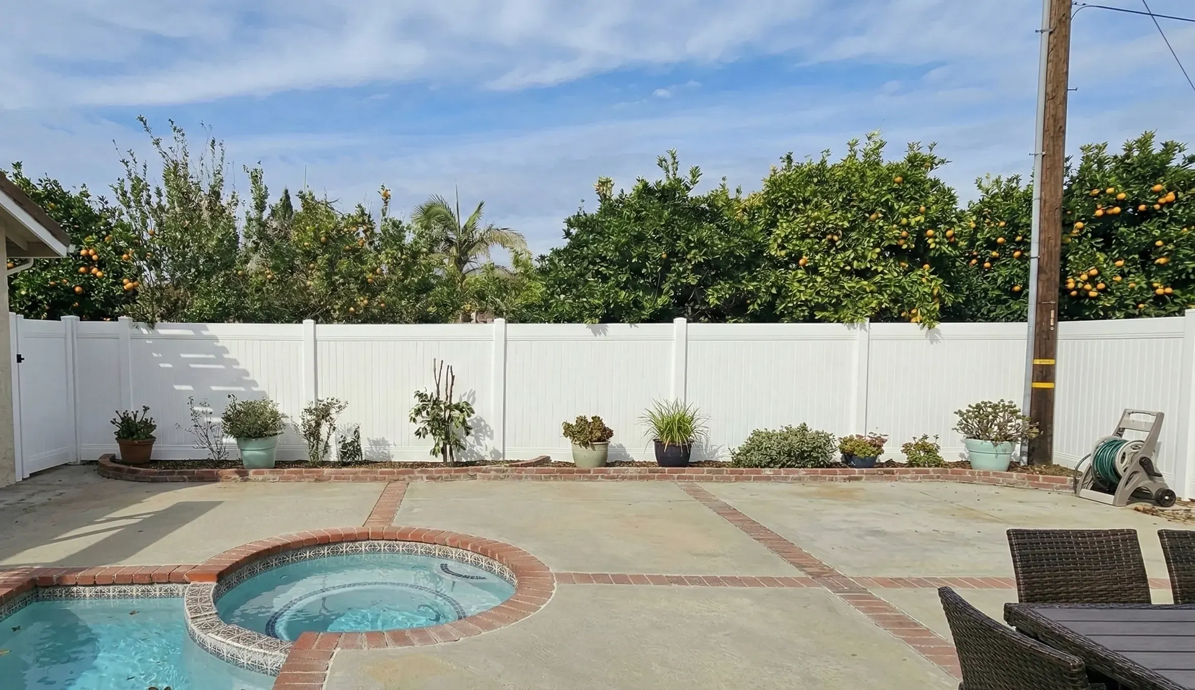 White Vinyl Privacy Fence &Amp; Gate Installation In Los Angeles, Ca