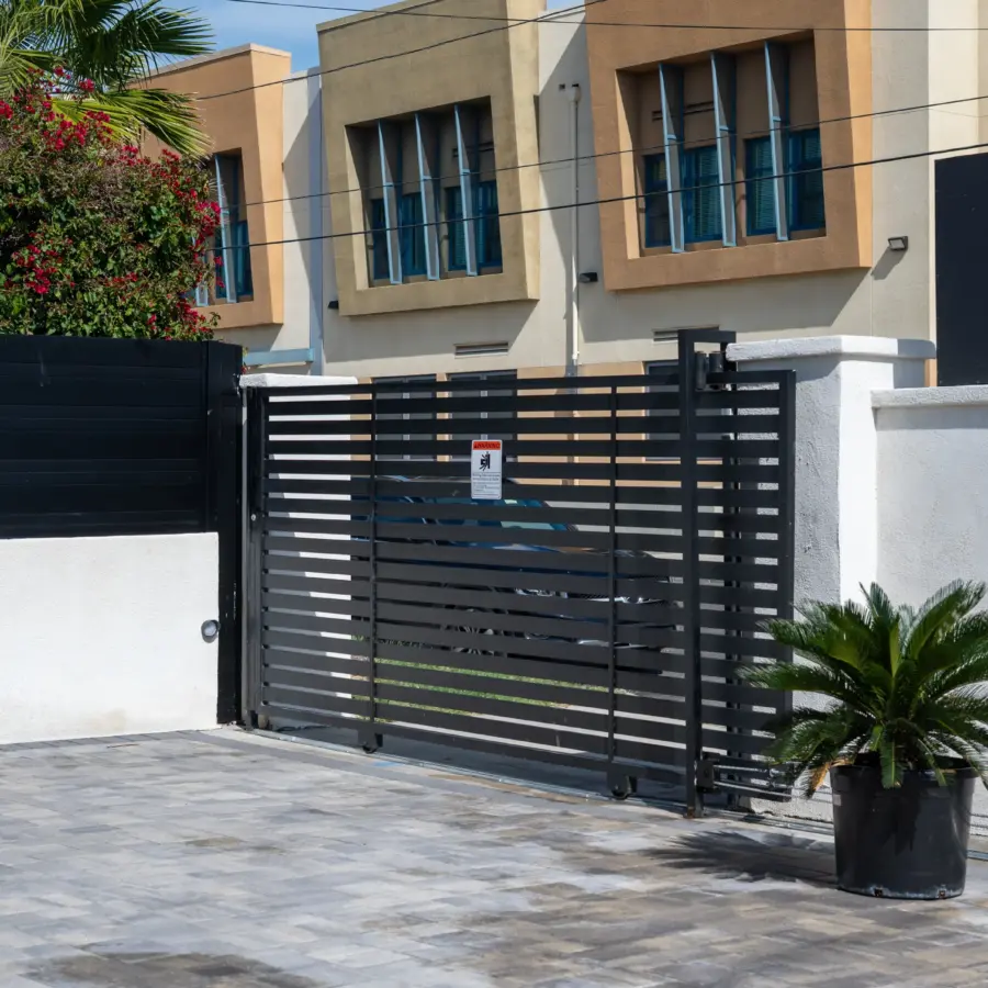 Premium Aluminum &Amp; Vinyl Fencing System Installation In North Hollywood