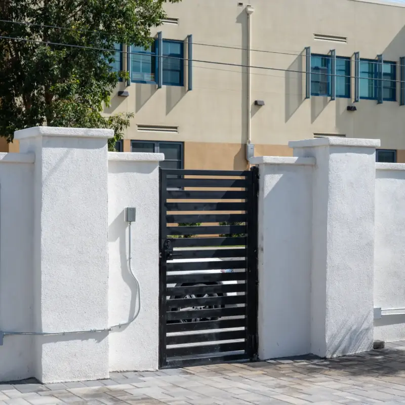 Premium Aluminum &Amp; Vinyl Fencing System Installation In North Hollywood