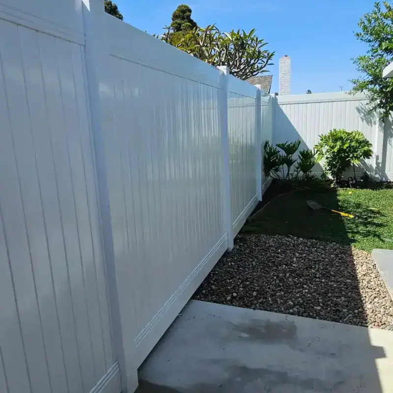 White Vinyl Privacy Fence Installation In Santa Monica