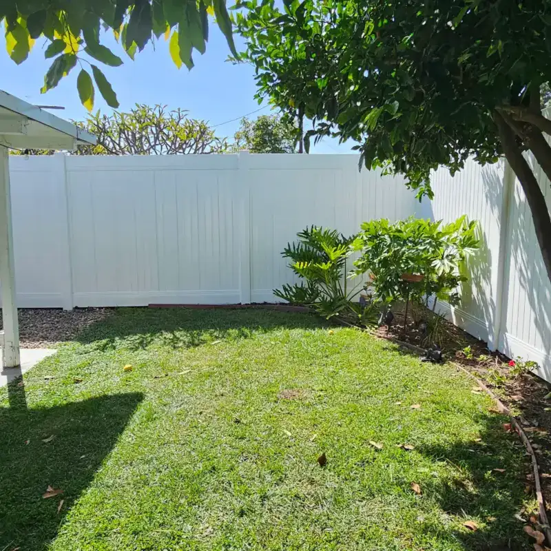 White Vinyl Privacy Fence Installation In Santa Monica