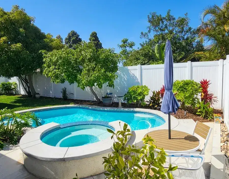 White Vinyl Privacy Fence Installation In Santa Monica, Ca